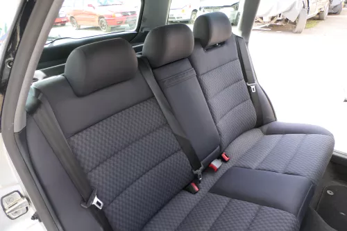 Audi A4 B5 Kombi Avant Rückbank Rücksitzbank Sitz Rücksitz 3 Punkt Gurt (171464)