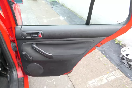 1x VW Golf 4 1J Limousine Türverkleidung Verkleidung Tür hinten rechts schwarz (171597)