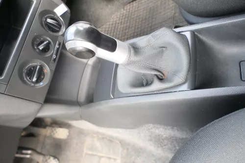 Skoda Fabia 6Y Mittelkonsole Mitteltunnel um Schaltung 6Y0863242  47H  onyx (171960)