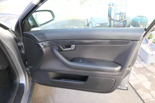 1x A4 8E B6 Türverkleidung Verkleidung Tür vorne rechts soul schwarz (172052)