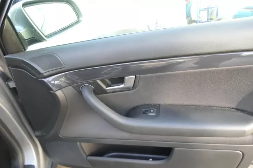 1x A4 8E B6 Türverkleidung Verkleidung Tür vorne rechts soul schwarz (172052)