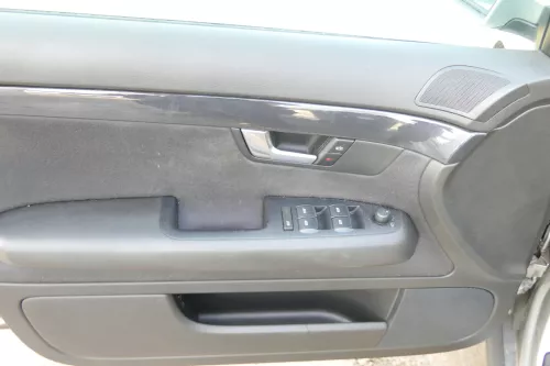 1x A4 8E B6 Türverkleidung Verkleidung Tür vorne links soul (172053)