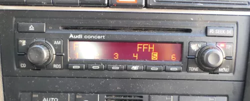 Audi A4 8E B6 Radio CD Player Original concert 8E0057186 + Code