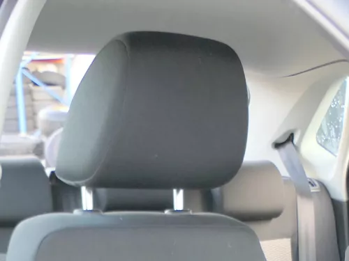 VW Polo 6R Kopfstütze vorne vorn schwarz rechts oder links 6R0881901K 83V