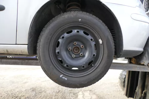 2x VW Polo 9N Felgen Reifen 165/70 R14 81T Sommerreifen 5jx14H2 ET35 ca. 6 mm