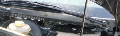 A4 84 B5 8D Abdeckung Wasserkasten Wasserabweiser 8D1819403A links