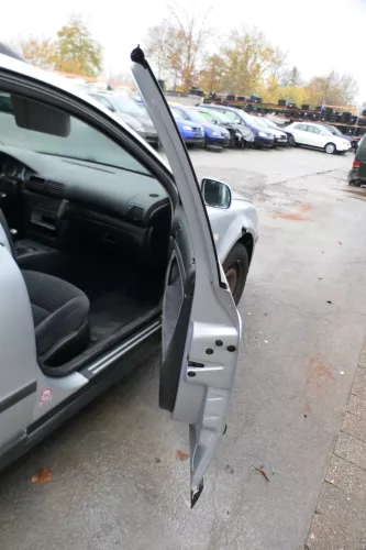 VW Passat 3B 3BG Kombi + Limo Tür vorne rechts Beifahrertür grau silber LA7W (172515)