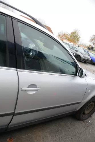 VW Passat 3B 3BG Kombi + Limo Tür vorne rechts Beifahrertür grau silber LA7W (172515)