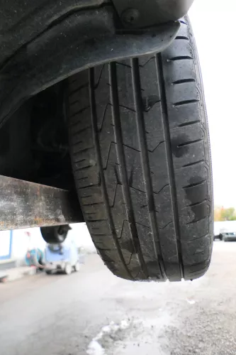 VW Polo 9N 6R Felgen Reifen 195/55 R15 85H Sommerreifen ca. 4-6mm (172664)