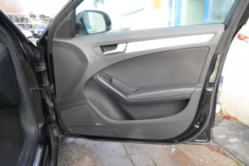 1x A4 8K B8 Türverkleidung Verkleidung Tür vorne rechts schwarz