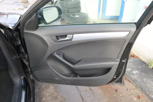 1x A4 8K B8 Türverkleidung Verkleidung Tür vorne rechts schwarz (172742)