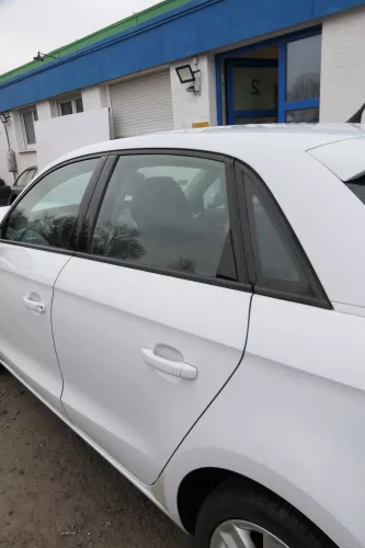 Audi A1 8X Tür Türblatt hinten links Rahmen weiß LS9R 4/5-Türer (172934)
