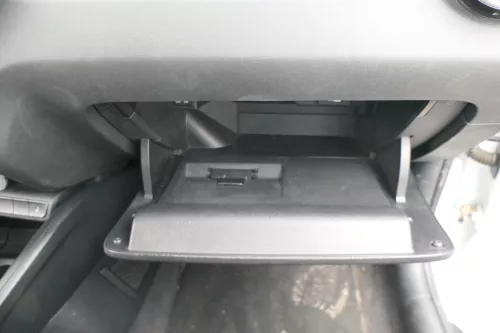 Audi A1 8H Handschuhfach Griff für Handschuhfachdeckel Deckel Klappe schwarz (173013)