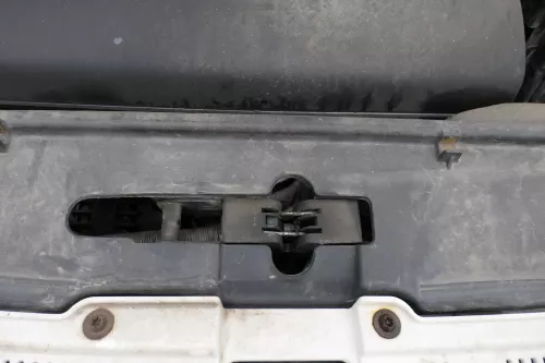 VW Polo 9N 9N3 Motorhaube Motorhaubenschloß Schloß Klappenschloß vorn 6Q0823509J (173214)