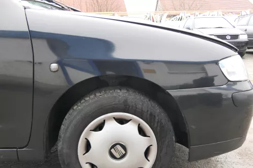 Seat Ibiza 6K Vario Kotflügel vorne rechts schwarz LA9Y Facelift 1999-2002