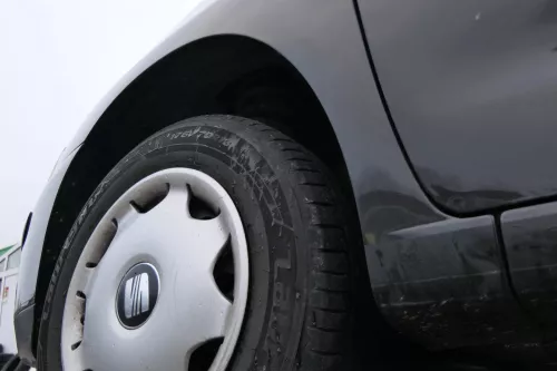 Seat Ibiza 6K Vario Kotflügel vorne links schwarz LA9Y  Facelift 1999-2002 (173261)
