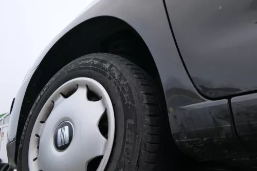 Seat Ibiza 6K Vario Kotflügel vorne links schwarz LA9Y  Facelift 1999-2002 (173261)