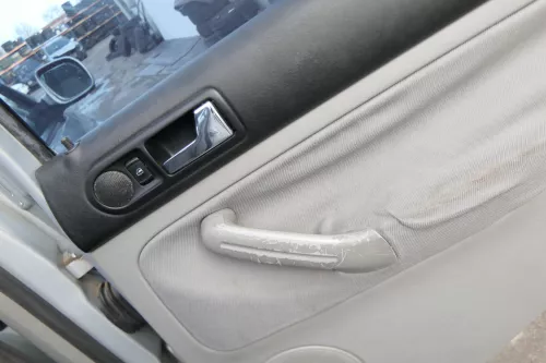 1x Golf 4 1J Limousine Türverkleidung Verkleidung Tür hinten rechts grau Griff (173296)