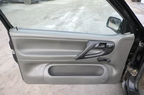 VW Polo 6N Türverkleidung Verkleidung Tür vorne links 2/3-Türer grau Griff Öffne (173423)