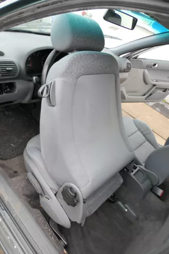 Q744 A3 8L Sitz vorne links Fahrersitz 2/3-Türer vorn  Airbag (173643)