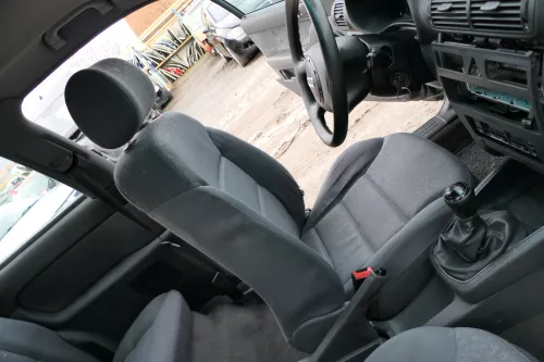 Q744 A3 8L Sitz vorne links Fahrersitz 2/3-Türer vorn  Airbag (173643)