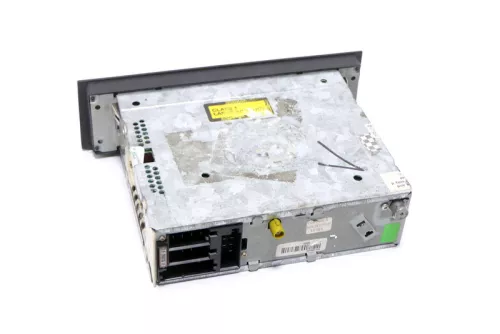 Audi A4 8E B6 Radio CD Player Original concert 8E0035186J mit Code (173703)
