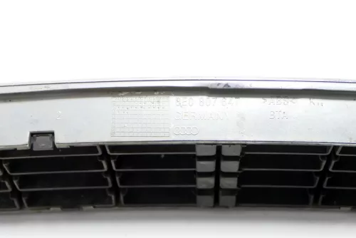 A4 8E B6 Stoßstange vorne Blende Abdeckung Kappe mitte mittig 8E0807647 (174300)