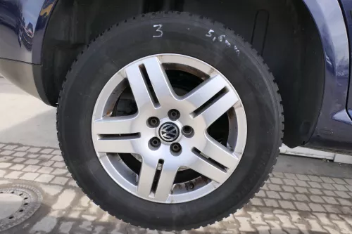 4x Golf 4 Bora Alufelgen Felgen 195/65 R15 Winterreifen Reifen 1J0601025Q 5-6mm (174413)