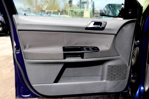 1x VW Polo 9N 9N3 Türverkleidung Verkleidung Tür vorne links  4/5-Türer dunkel