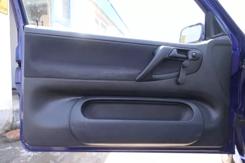 1x Polo 6N Türverkleidung Verkleidung Tür vorne links 2/3-Türer schwarz Griff