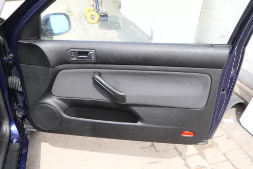 1x VW Golf 4 Türverkleidung Verkleidung Tür vorne rechts schwarz 2/3-Türer