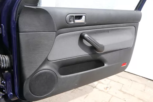1x VW Golf 4 Türverkleidung Verkleidung Tür vorne rechts schwarz 2/3-Türer (175016)