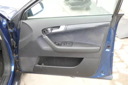 1x A3 8P Türverkleidung Verkleidung Tür vorn rechts 4/5-Türer