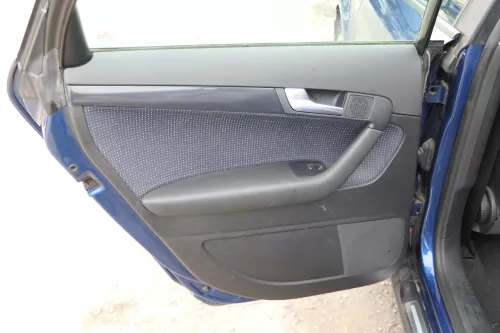 1x Audi A3 8P Türverkleidung Verkleidung Tür hinten links 4/5-Türer schwarz (175037)