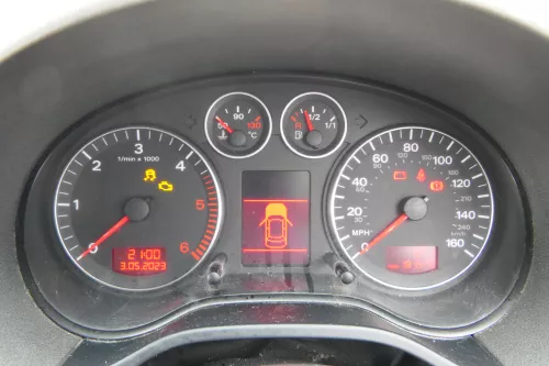 Audi A3 8P Tacho Tachometer Kombiinstrument 8P0920981K 1.9 Diesel TDI- Miles !!!
