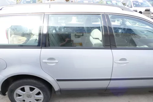 VW Passat 3B 3BG 3B6 Kombi Avant Tür hinten rechts mit Scheibe grau silber LB7Z