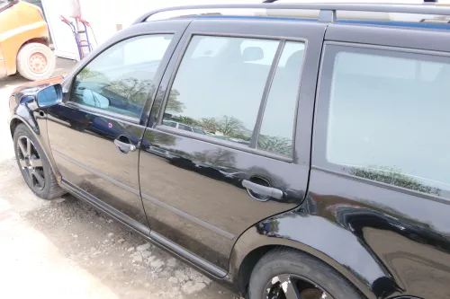 VW Golf 4 Bora Tür hinten links nur Kombi / Variant schwarz LC9Z (175126)