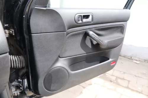 1x Golf 4 Bora Türverkleidung Verkleidung Tür vorne rechts 4/5-Türer Griff schwa (175136)