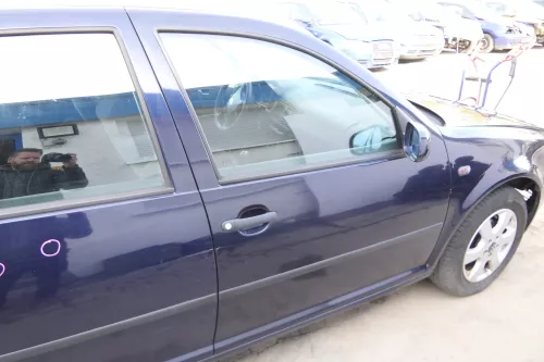 VW Golf 4 Bora Tür vorne rechts Beifahrertür 4/5-Türer+ Kombi Avant blau LC5H (175246)