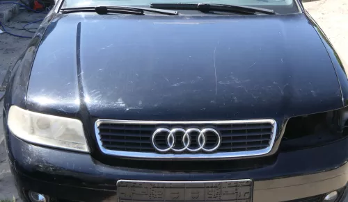 Audi A4 B5 Facelift Motorhaube Haube Klappe vorne Bj. 2000 schwarz LY9B Grill