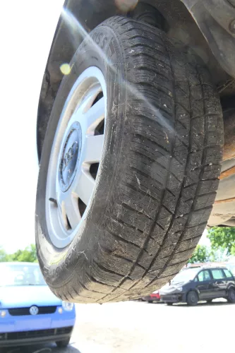 4x Audi A4 8E A6 4B Alufelgen 195/65R15 91T Winterreifen Reifen 5-7mm 4B0601025N (175454)