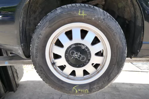 4x Audi A4 8E A6 4B Alufelgen 195/65R15 91T Winterreifen Reifen 5-7mm 4B0601025N (175454)