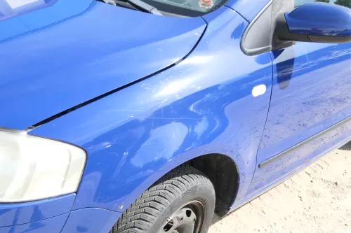 VW Fox Kotflügel vorne links blau LL5M (175500)