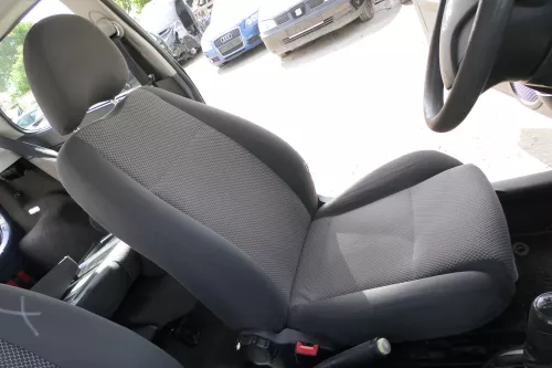 VW Fox Sitz Fahrersitz vorne links OHNEAirbag höhenverstellbar  v (175511)