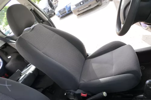 VW Fox Sitz Fahrersitz vorne links OHNEAirbag höhenverstellbar  v (175511)