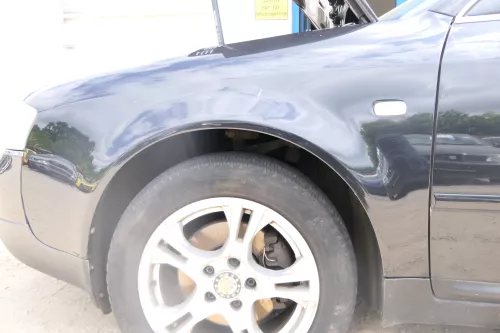 Audi A6 4B Kotflügel vorne links  schwarz LN4J (bis ca.Mitte 2001passend