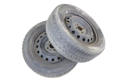 2x Toyota Yaris 195/60 R15 88T Winterreifen 5,5jx15H2 ET45  ca.4-5mm