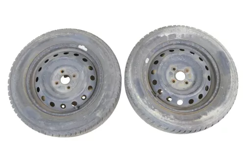 2x Toyota Yaris 195/60 R15 88T Winterreifen 5,5jx15H2 ET45  ca.4-5mm (175729)