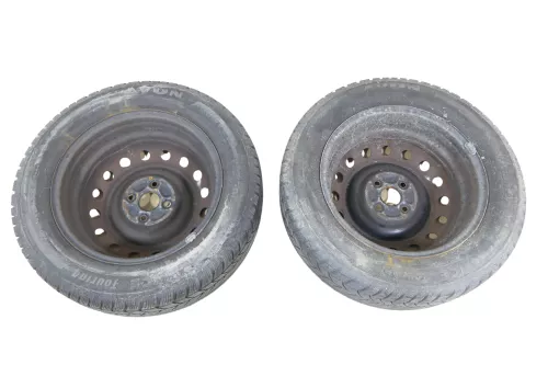 2x Toyota Yaris 195/60 R15 88T Winterreifen 5,5jx15H2 ET45  ca.4-5mm (175729)