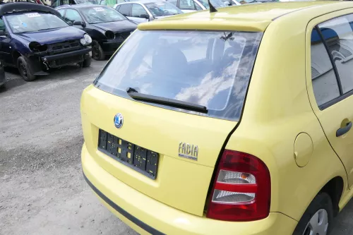 Skoda Fabia 6Y6 Schrägheck Heckklappe Kofferraumklappe hinten gelb LF1R Scheibe (175769)